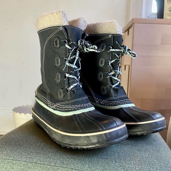 L.L. Bean Lace Up Women’s Snow Boot - Picture 1 of 14
